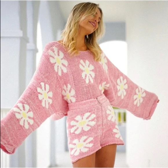 NWT! In Bloom Daisy Print Sweater Shorts Set